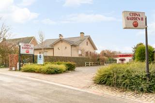 Mooi gelegen aan het Kluisbos, te renoveren handelspand/om te bouwen vakantiewoning/ideale projectgrond/bouwgrond. Private toegangsweg, prachtige ligging, VEEL POTENTIEEL. Plannen,/voorstudie sondering reeds beschikbaar.
