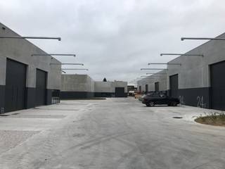 Recente loods van 108 m² te huur gelegen aan de vaart te Roeselare. Bijhorende privatieve parkeerplaats.Project Triple TowersEnkele...