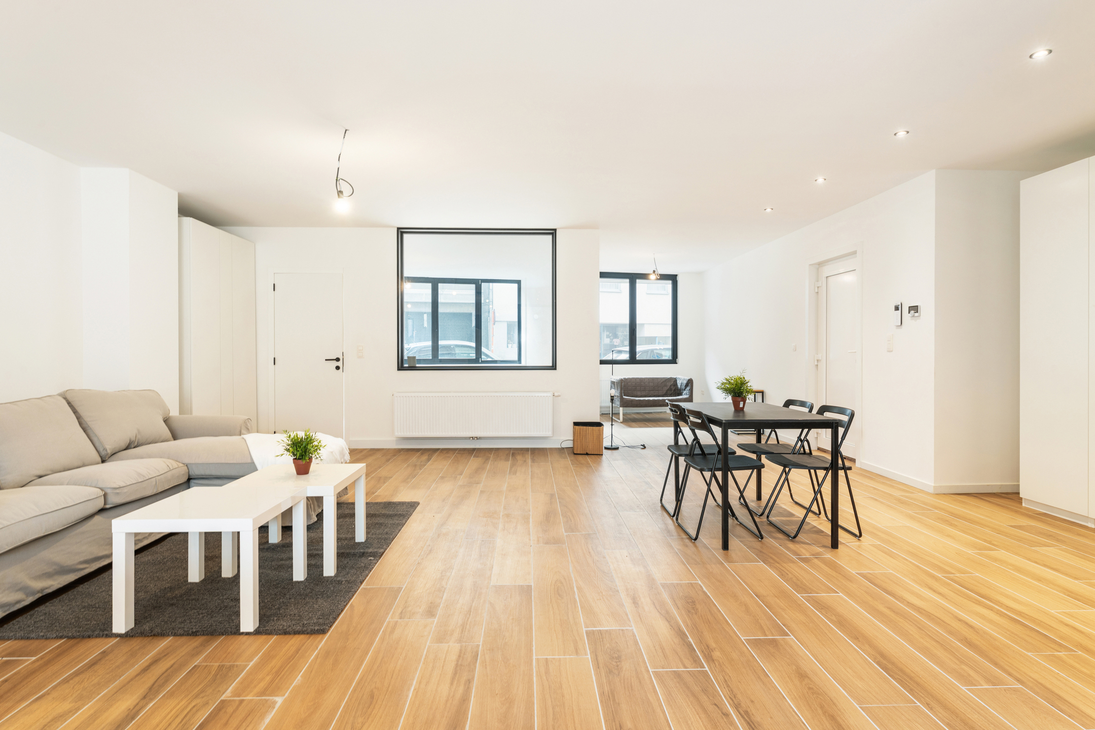 Gerenoveerd APPARTEMENT met GROOT TERRAS en 2 SLK! - foto 3