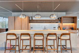 Bent u op zoek naar een unieke kantoorruimte op een toplocatie met onmiddellijke verbinding naar belangrijke snelwegen? Dan is deze kantoorruimte...