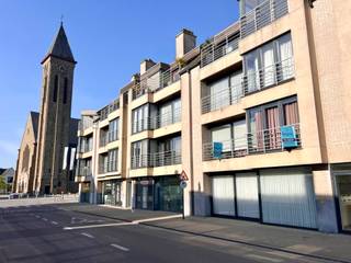 BUITENKANS! RUIM luxe APPARTEMENT met TERRAS, 2 SLK op de 1e verdieping met uitzicht op het gezellige centrum van Oostrozebeke. PERFECT...