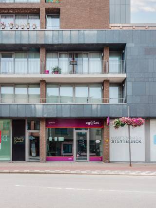 Op zoek naar een rendabele investering of commerciële opportuniteit? Dit handelsgelijkvloers van ca. 110 m² bevindt zich in het bruisende hart...