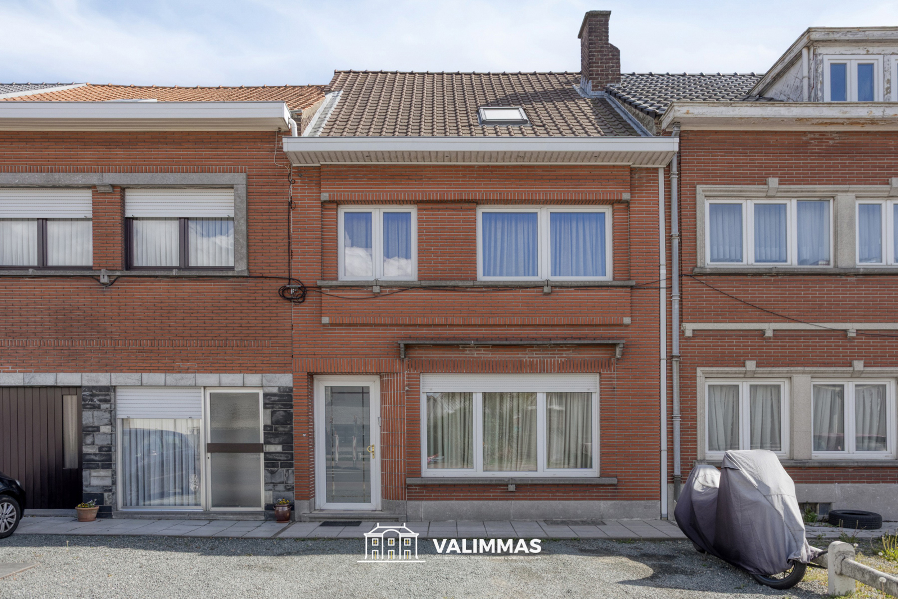 Gerenoveerde, instapklare rijwoning met 2 parkeerplaatsen... - foto 2