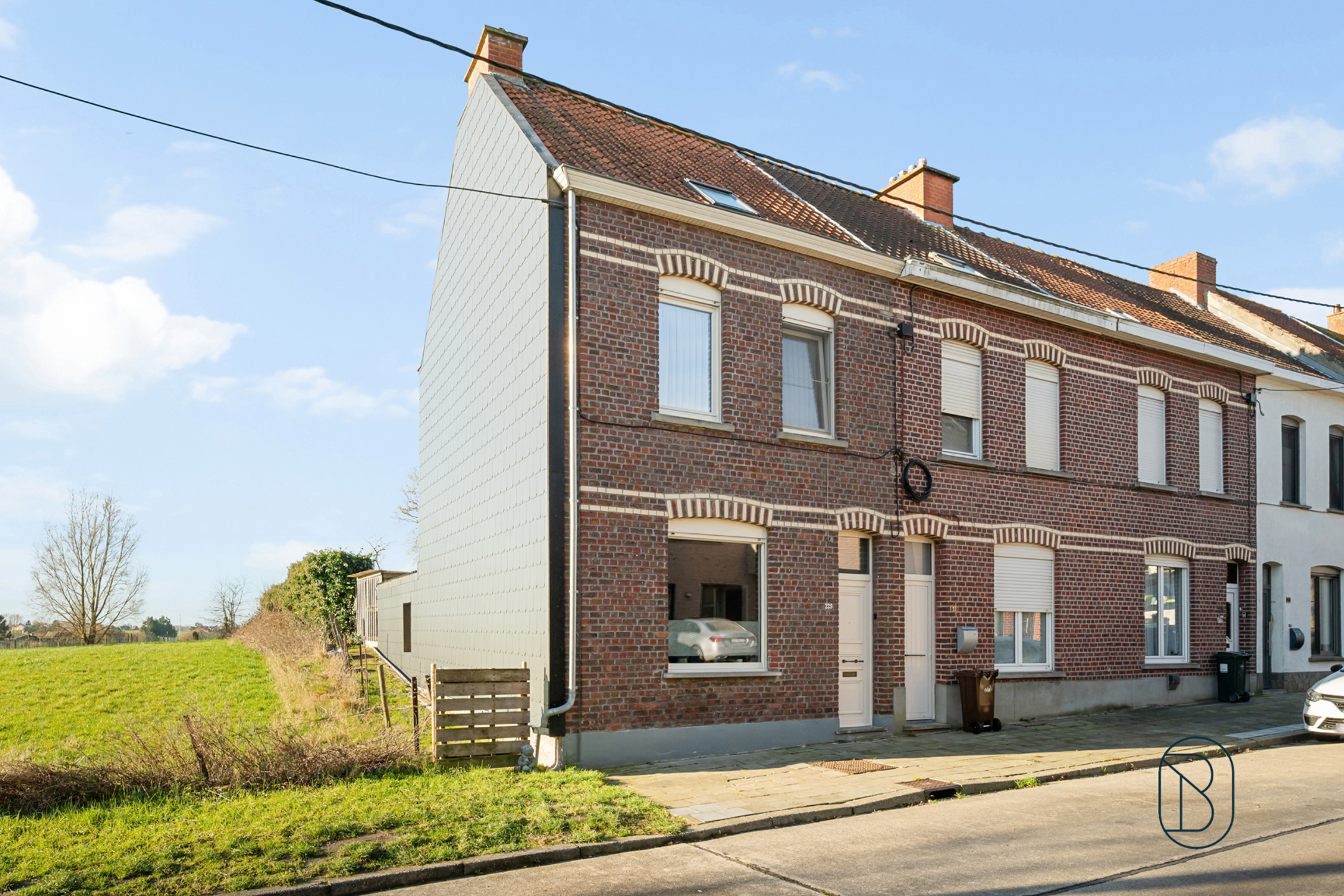 Leuke instapklare woning met 3 slk en grote tuin.  - foto 2