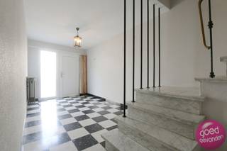 CHARMANTE GEZINSWONING met 3 slaapkamers, gezellig stadstuintje en inpandige garage in hartje Tongeren.Wonen in het hart van de stad, met de natuur...