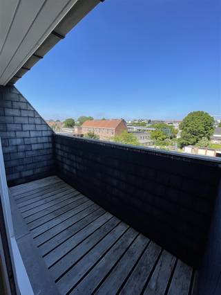 <p><span>Appartement magnifiquement situé dans le centre de Harelbeke.  Entrée, séjour avec cuisine équipée semi-ouverte </span></p>