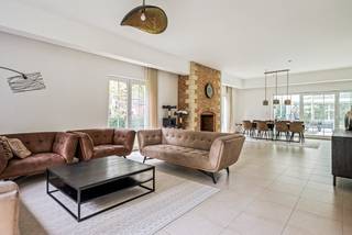 Stap binnen in een wereld van rust en ruimte. Deze unieke villa, gelegen in een groene en residentiële wijk van Schoten.Bij het betreden van de...