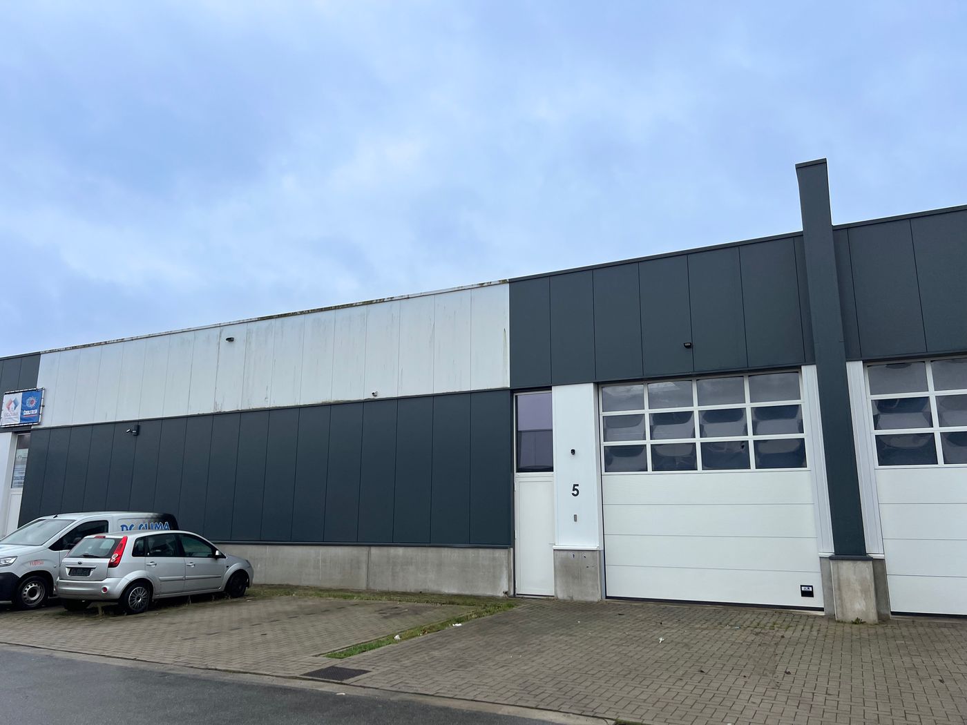 Instapklare KMO-unit van 225 m² te huur in Houthalen-Helchteren - foto 1