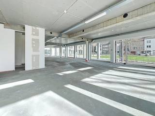 In het prestigieuze nieuwbouwproject Groenloo, gelegen op de voormalige Kodaksite in Vilvoorde, bieden wij nog 5 moderne kantoorruimtes te koop aan. Deze unieke locatie combineert een vlotte bereikbaarheid met een groene, hedendaagse werkomgeving.<br /><br />Kenmerken:<br />- Oppervlakte: 237,7 m²<br />- Casco oplevering: volledige vrijheid om de ruimte naar eigen smaak en noden in te richten<br />- Moderne nieuwbouw met kwalitatieve uitstraling<br />- Gelegen in een dynamische en groeiende omgeving<br /><br />Daarnaast zijn er ook nog:<br />- Staanplaatsen te huur/ te koop<br />- Bergingen te huur/ te koop<br /><br />Dankzij de strategische ligging nabij belangrijke invalswegen en het centrum van Vilvoorde, is deze locatie ideaal voor ondernemingen die op zoek zijn naar een professionele en vlot bereikbare uitvalsbasis.<br /><br />Troeven:<br />- Nieuwbouwproject met moderne architectuur<br />- Flexibele invulling (casco)<br />- Parkeermogelijkheden en extra opslagruimte<br />- Aantrekkelijke en groene omgeving<br /><br />Interesse? Neem vandaag nog contact op voor meer informatie of een bezichtiging en ontdek de mogelijkheden van uw toekomstige kantoor in Groenloo!<br /><br />Bestuursmaatregelen in het maatregelenregister: in aanvraag