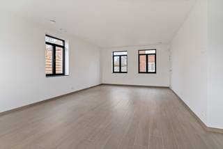 Deze prachtige energiezuinige woning combineert moderne en charmante elementen op een uitzonderlijk rustige locatie.Bij binnenkomst word je...