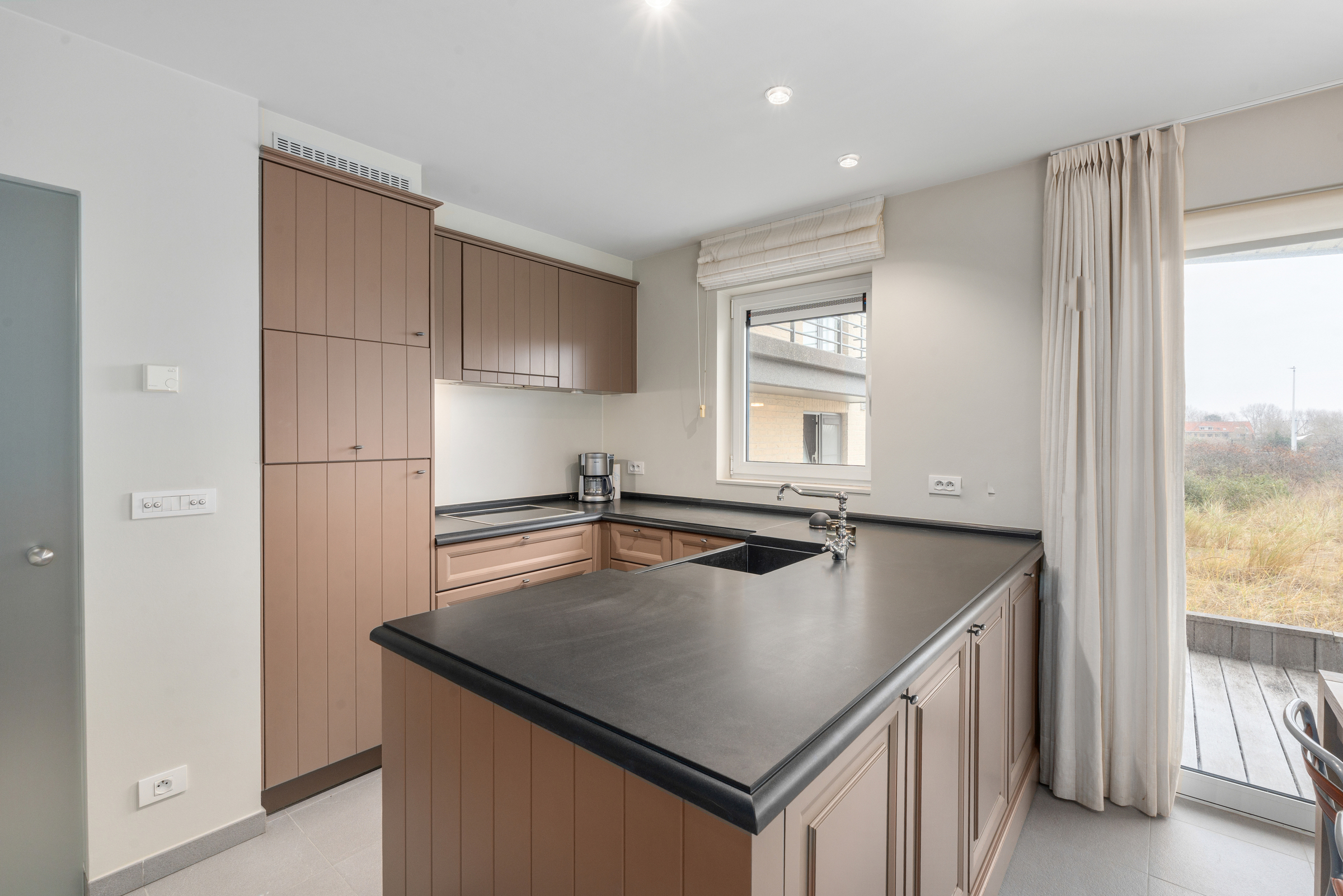 Appartement te koop in hartje Sint-André! - foto 3