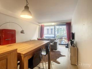 Gezellig en bemeubeld éénslaapkamer appartement, centraal gelegen tussen de hippe modewijk en het trendy Zuid. Via de lift naar eerste...