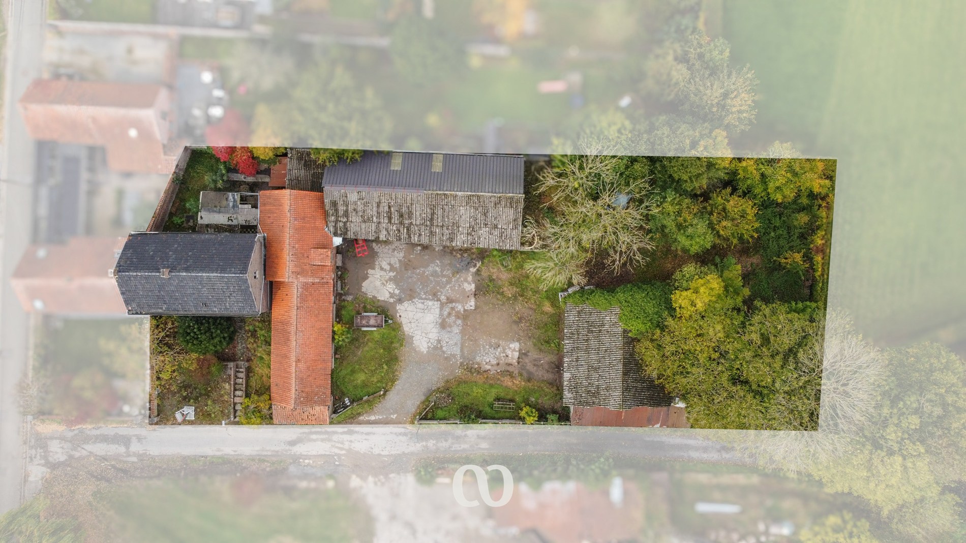 Beautifully located building plot suitable for 1 or 2 detached houses - photo 1