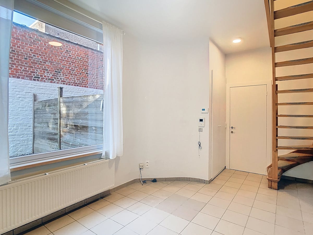 Duplex-appartement met 1 kamer en stadstuin in centrum Ieper - foto 4