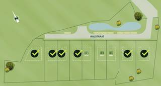Ben je op zoek naar een plek om jouw droomwoning te bouwen? In de Walstraat te Koolskamp biedt All-Bouw 3 ruime percelen voor open bebouwing en 6 percelen voor halfopen bebouwing, variërend van <strong>360 tot 1.000m<sup>2</sup>.</strong> Elk perceel is zuidgericht, perfect om volop te genieten van zonlicht in huis en tuin.<br /><br /><strong>Rust, natuur en ruimte voor het gezin.</strong><br /><br />Dit project combineert kwaliteit en leefbaarheid in een landelijke omgeving waar rust, ruimte en duurzaamheid centraal staan. De kindvriendelijke ligging in een doodlopende straat zorgt voor een veilige woonomgeving, terwijl het uitzicht over de omliggende velden de verbinding met natuur versterkt.<br /><br /><strong>Een duurzame thuis die bij je past.</strong><br /><br />Met diverse perceelgroottes kun je jouw ideale woning realiseren, precies zoals jij het wilt. Deze verkaveling stimuleert de bouw van energiezuinige woningen, afgewerkt met duurzame materialen. Koolskamp biedt niet alleen een gezellige dorpssfeer met voorzieningen dichtbij, maar ook de kans om een woning te creëren die klaar is voor de toekomst.<br /><br /><strong>Vlotte verbinding naar omliggende steden.</strong><br /><br />Naast de rust en het groene karakter van Koolskamp biedt deze verkaveling ook een uitstekende bereikbaarheid. Binnen slechts 5 minuten rijd je de E403 op, waardoor je vlot in de richting van Brugge of Roeselare reist. Ook de dichtsbijzijnde supermarkt en dagelijkse voorzieningen zijn snel bereikbaar.