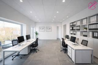 Dit lichtrijke en instapklare kantoor in Mortsel combineert een strategische ligging met modulaire huurmogelijkheden. Dankzij de overvloed...