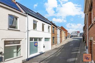 Op zoek naar een ruime en energiezuinige woning? Deze woning in de Korte Bergstraat 40 te Wetteren biedt een bewoonbare oppervlakte van 208 m²...