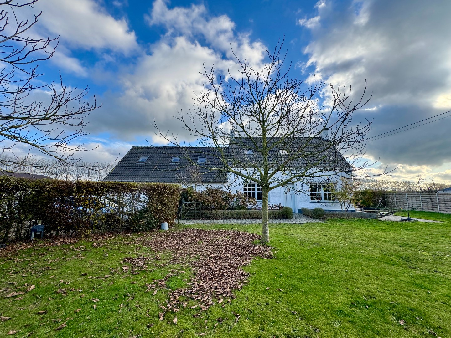 Karaktervolle fermette in Zomergem met zwemvijver en weids uitzicht - foto 1