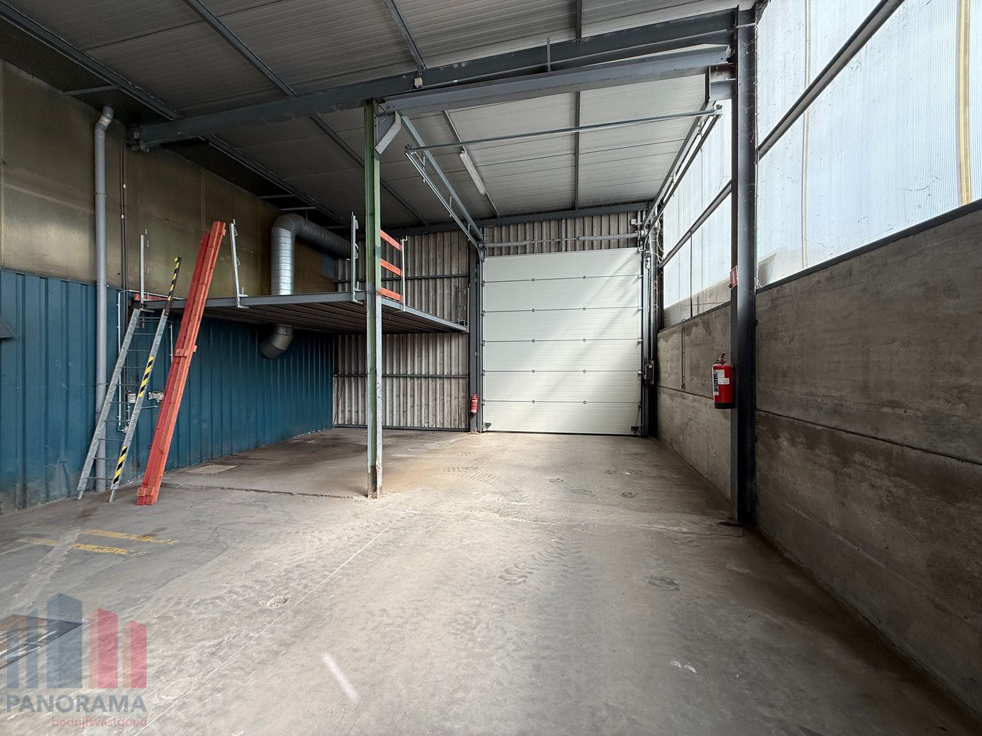 UITSTEKEND GELEGEN MAGAZIJN VAN 299 m² VLAKBIJ DE E17 - foto 3