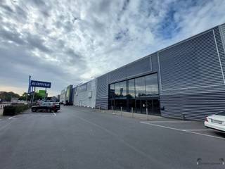   Business space for wholesale or free...