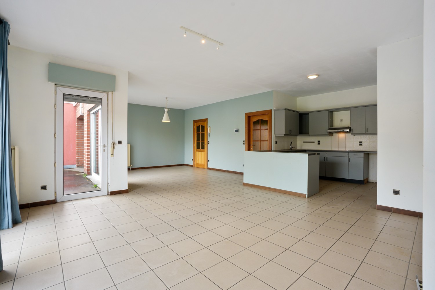 Gelijkvloers appartement met 2 slaapkamers, een ruim terras, 2 autostaanplaatsen, een kelder en een tuin grenzend aan de Vijvers van Bellefroid te Leuven! - foto 4