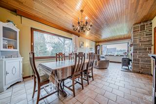 We Invest Malmedy a le plaisir de vous présenter cette maison de type bungalow à rénover, idéalement située sur les hauteurs du charmant village...