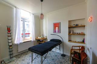 Grotendeels gerenoveerde woning net buiten het centrum van MechelenDeze grotendeels gerenoveerde woning ligt in een zeer rustige straat, op slechts...