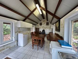 Te koop: vakantiewoning in het groenDeze woning, gebouwd in 2005, biedt een rustige ligging midden in het groen, ideaal voor wie houdt van privacy en...