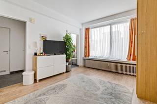 <p><span><strong>Ideaal investeringsappartment of startersappartement!</strong></span></p><p><span><span>Op de vierde verdieping van een kleinschalige residentie bevindt zich dit gezellig en instapklaar 1-slaapkamerappartement. De leefruimte geniet van veel natuurlijk licht en sluit mooi aan op de praktische, volledig ingerichte keuken.</span></span></p><p><span><span>De slaapkamer ligt aan de rustige zijde en biedt voldoende ruimte voor een dubbel bed. Dankzij de ligging in de Bexstraat woon je op een boogscheut van het Stadspark en op wandelafstand van winkels en openbaar vervoer in het hart van Antwerpen!</span></span></p><p><span><span>EPC: label D – certificaatnummer 20250522-0003595667-RES-1.</span></span></p><h2><span><strong>Troeven</strong></span></h2><ul><li><span><span>Instapklaar en goed onderhouden</span></span></li><li><span><span>Lichtrijke leefruimte</span></span></li><li><span><span>Volledig ingerichte keuken</span></span></li><li><span><span>Vierde verdieping met veel privacy</span></span></li><li><span><span>Topligging nabij het Stadspark</span></span></li></ul><p><span><span>Vrij bij akte maar gemakkelijk verhuurbaar aan 900 euro/maand (4,5% bruto rendement)</span></span></p><p><span><span>Interesse?</span></span><br /><span><span>Contacteer ons via michael@vastpuntgoed.be of bel 0476/40.86.76.</span></span></p><p><span><span> </span></span></p>