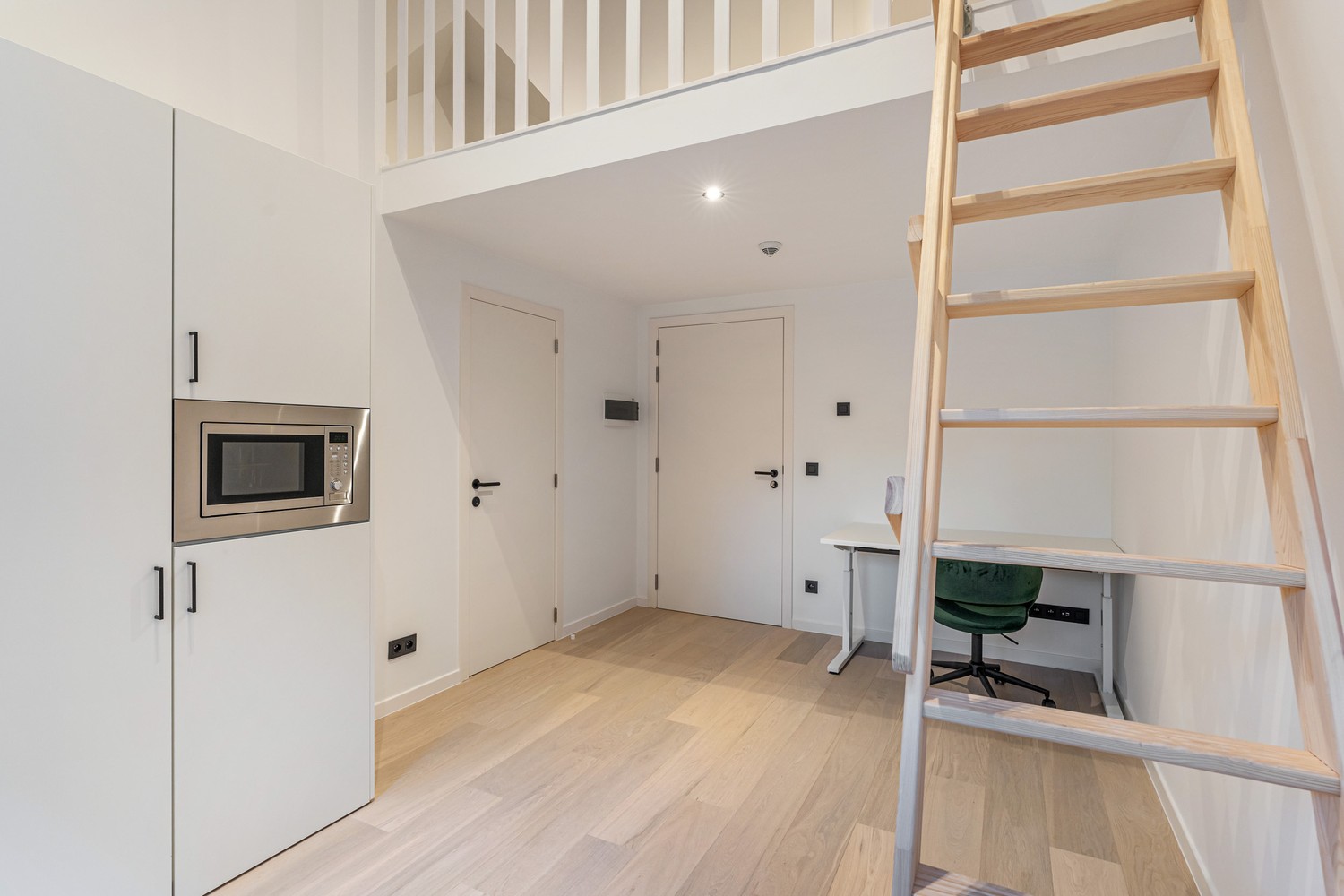 Ruime(28m²) en gemeubelde studentenkamer met eigen sanitair en een slaapduplex nabij het station te Leuven! - foto 5