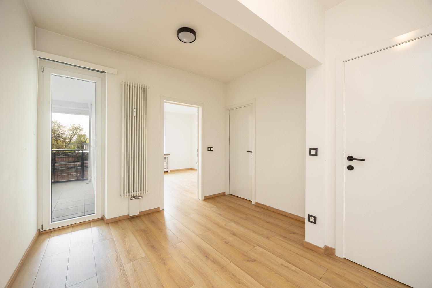 Recent gerenoveerd 2-slaapkamerappartement  met ruim terras te Wilrijk - foto 5