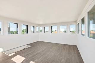 Après la fusion en 1977 avec Tienen, ce bâtiment imposant a perdu sa fonction de mairie.Ce n'est qu'en 2021 qu'un revenu supplémentaire, à l'arrière...