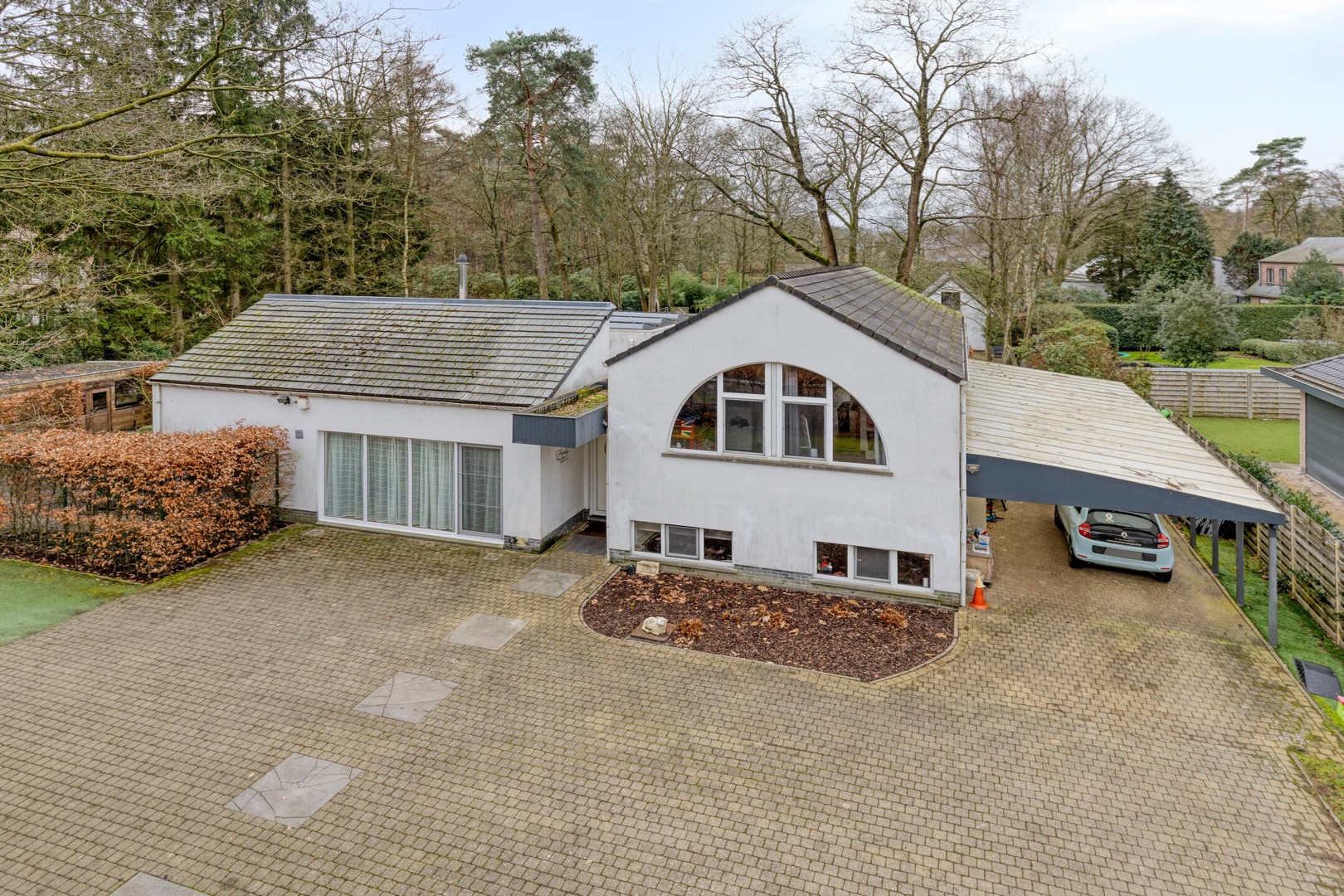 House for sale in Brasschaat with 6 bedrooms - photo 2