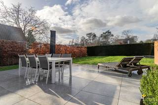 Gerenoveerde woning (159 m²) met 3 slaapkamers en garage in Kapellen. In deze rustige straat woon je in een aangename, groene omgeving tussen de...