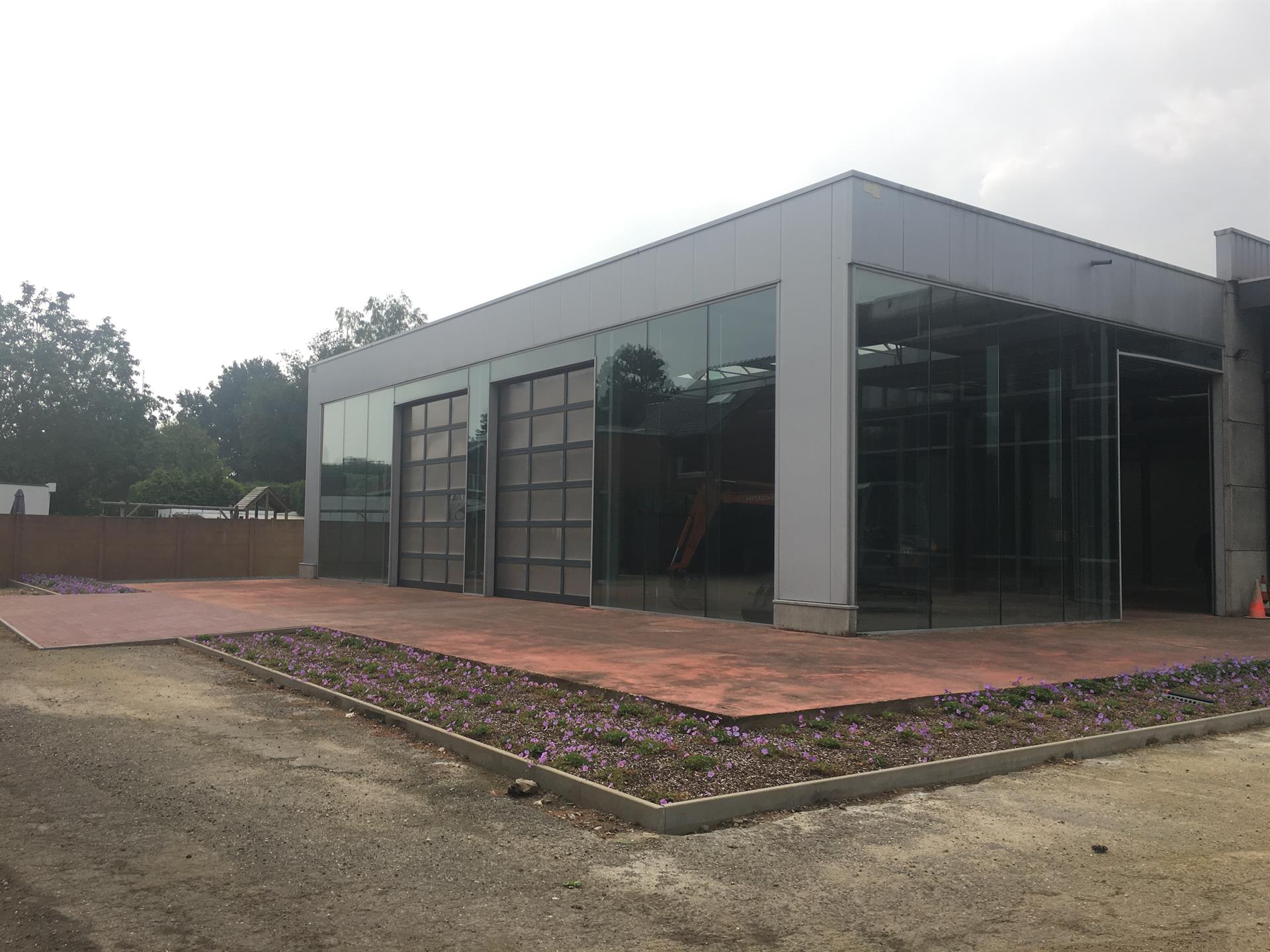 TE HUUR: MULTIFUNCTIONEEL BEDRIJFSGEBOUW - foto 1