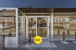 Deze veelzijdige commerciële ruimte van ca. 837 m² is strategisch gelegen langs de invalsweg van Zedelgem naar het centrum van Aartrijke en biedt...