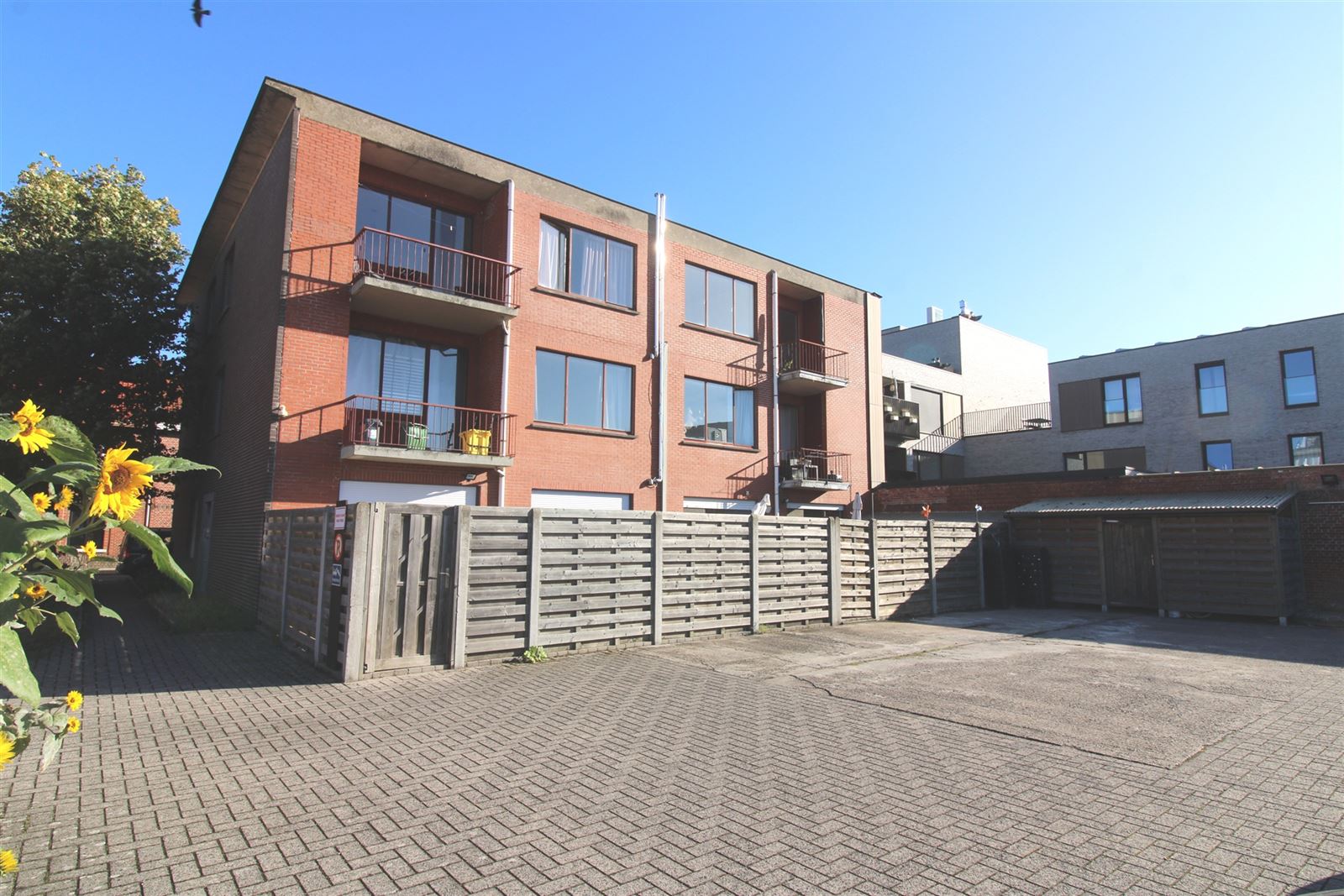 zeer ruim en licht, gerenoveerd appartement - ca 115 m² - 2 slpks - autostaanpl - foto 2