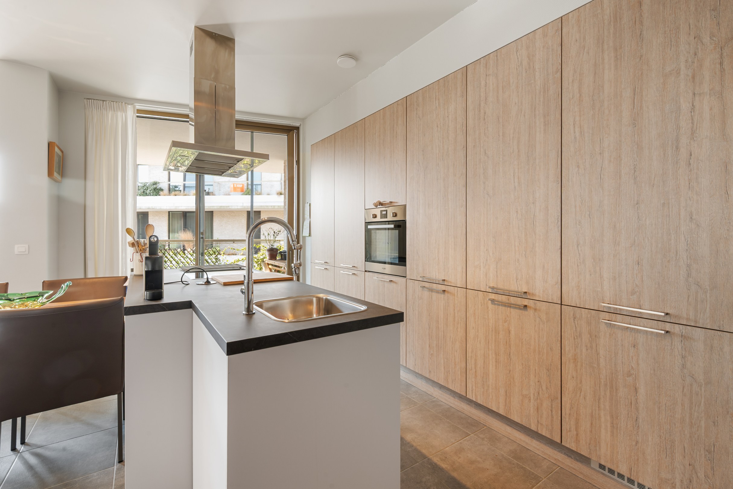 Opbrengsteigendom : recent instapklaar appartement met één slaapkamer, kelderberging en terras op toplocatie in Hasselt - foto 1