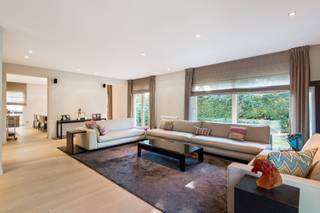 Vrijstaande villa ideaal voor combinatie woon -en werk aan de Brandt!De energiezuinige villa is gelegen op een prachtig perceel en geniet van...
