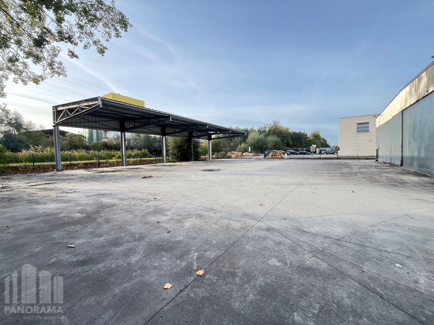 Gunstig gelegen bedrijfsterrein met magazijnen, showroom en kantoor - foto 5