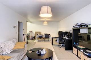 Knus appartement met staanplaats gelegen nabij het centrum van Tervuren. 1ste verdieping: inkomhal, apart toilet, 27m² woonkamer, ingerichte...