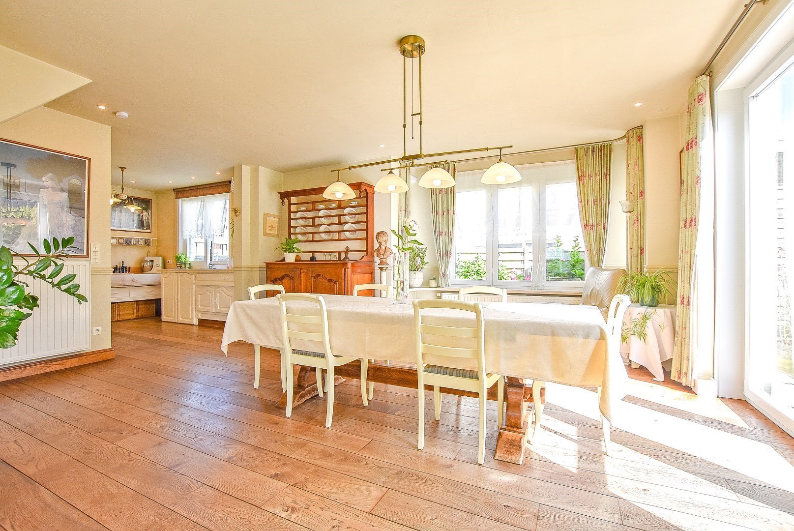 Ruime woning op wandelafstand van de zee op 535 m². - foto 4