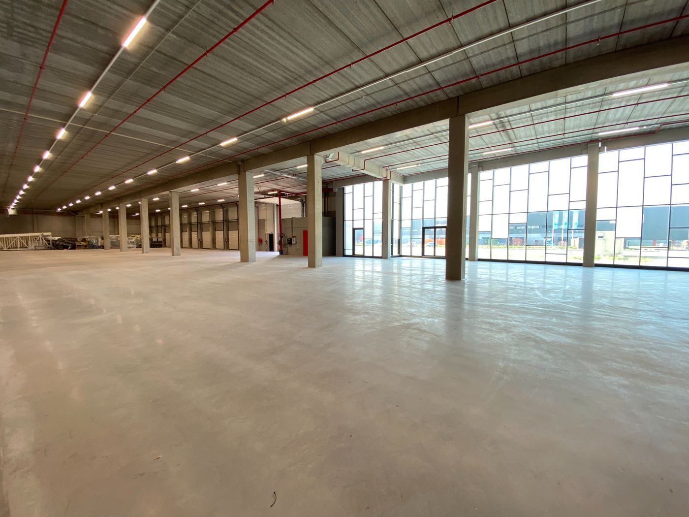 10.899 m² logistiek bedrijfsgebouw met optimale bereikbaarheid te huur in Gent - photo 1