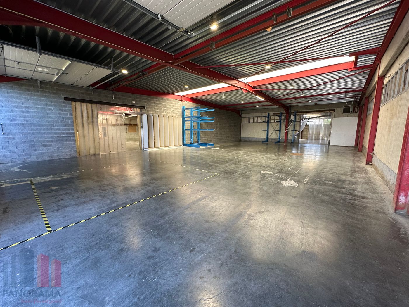 Strategisch gelegen bedrijfsgebouw van +/- 1.850 m² op perceel van +/- 3.450 m² nabij E17 - foto 4