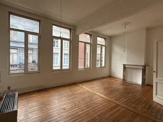 Te koop: te renoveren herenwoning met ontzettend veel potentieel en charme.Het pand is gelegen in de Oranjestraat in Antwerpen, tussen Park Spoor...