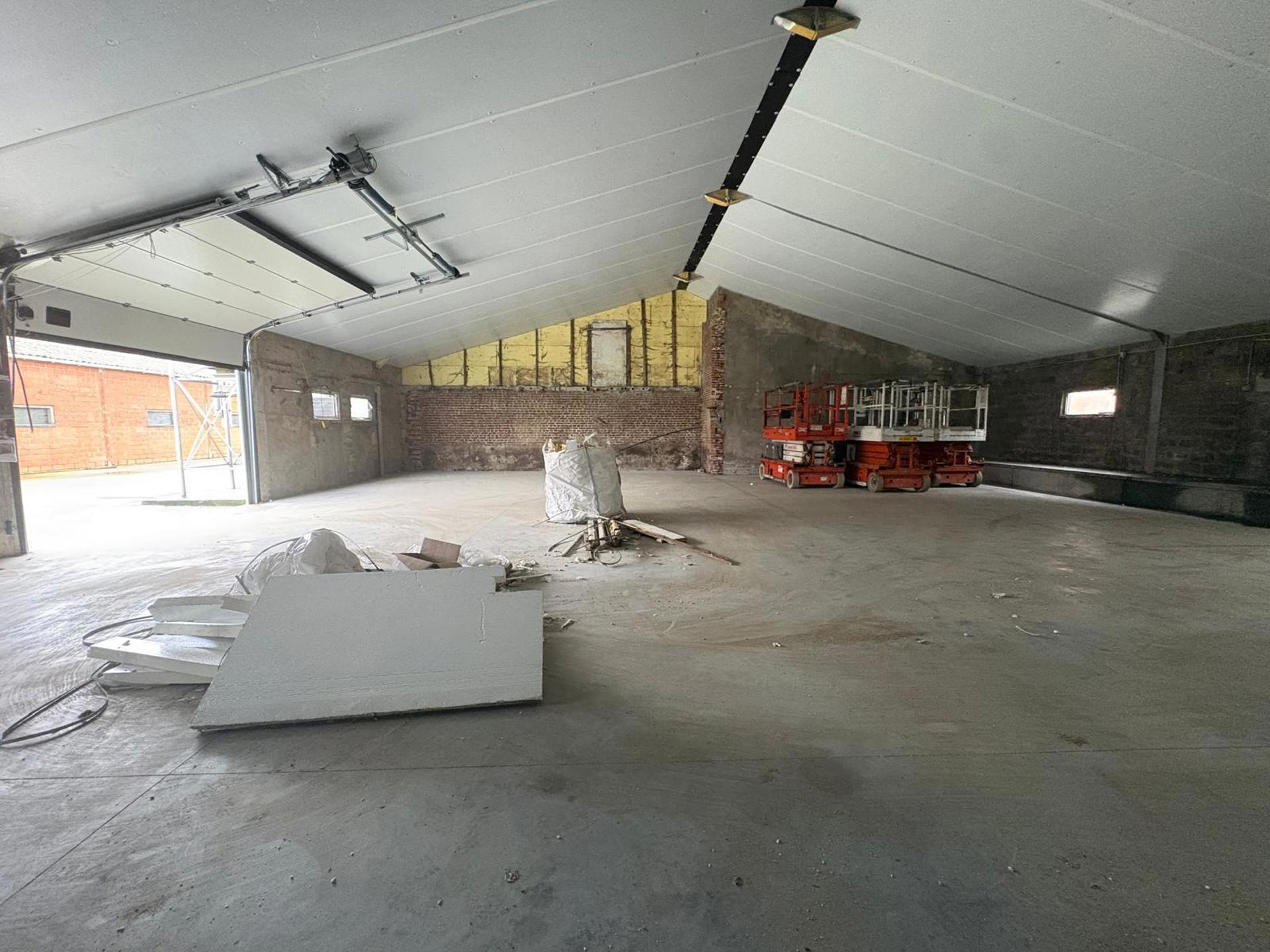Te huur Geïsoleerde loods (225 m²) in Torhout - foto 4