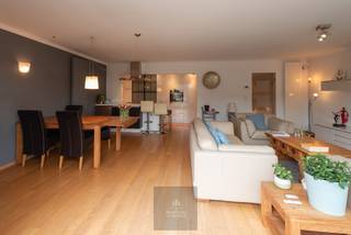 Beautiful apartment (107m²) with 3 bedrooms and large terraces located on the 3rd floor of the Halletorre residence, very centrally located...