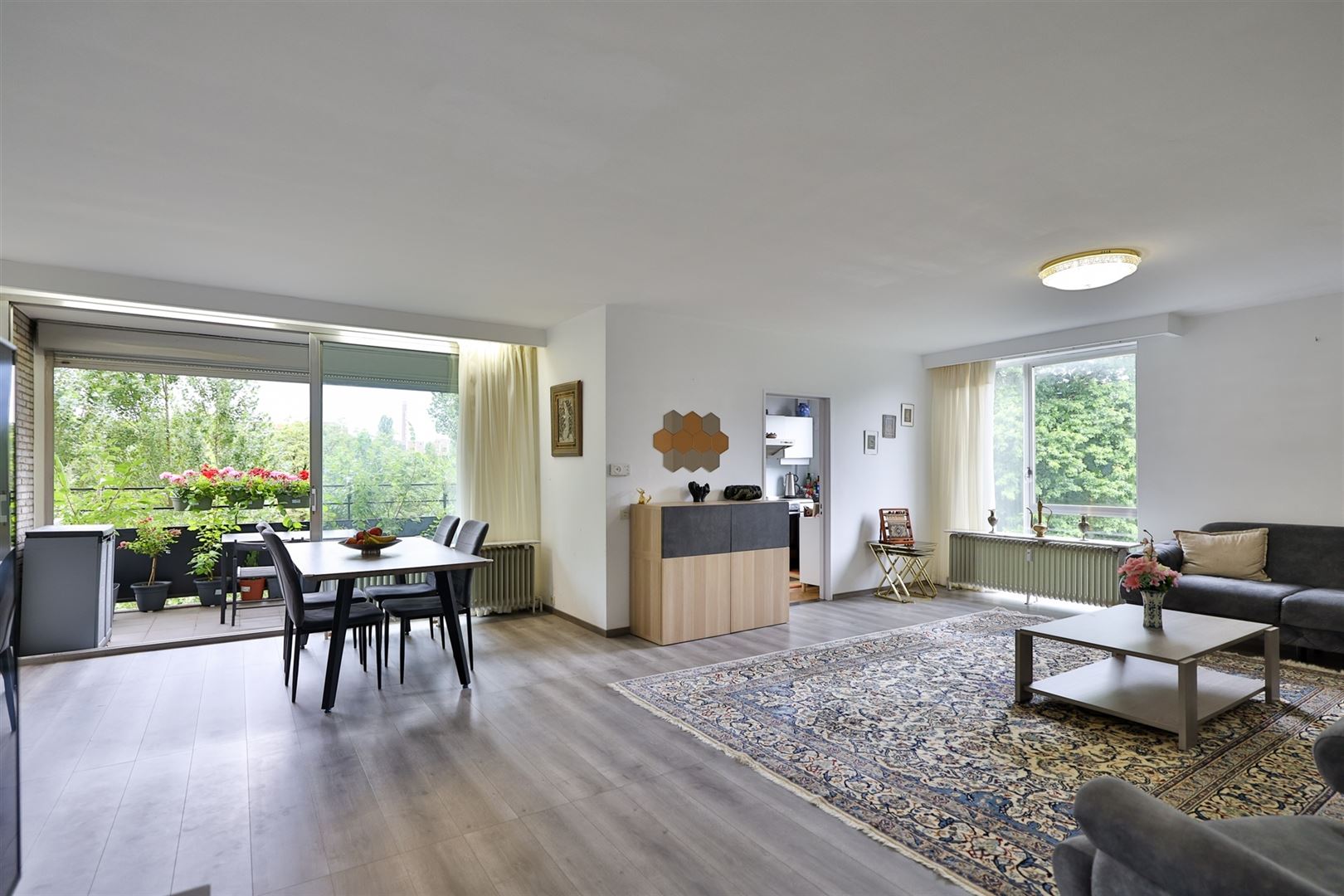 Zeer ruim 3-slpk. hoekapp. (140m²) + garagebox - foto 1