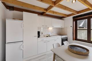 Gemoderniseerde vakantiewoning, 2 slaapkamers + staanplaats.Ontdek deze ruime, gezellige en gemoderniseerde vakantiewoning met 2 slaapkamers, een...