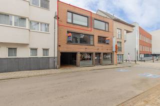 LUMINEUS APPARTEMENT 79M² MET 2 SLAAPKAMERSligging op de 2de verdieping van een kleinschalige residentie in hartje Bornem met vlotte bereikbaarheid...